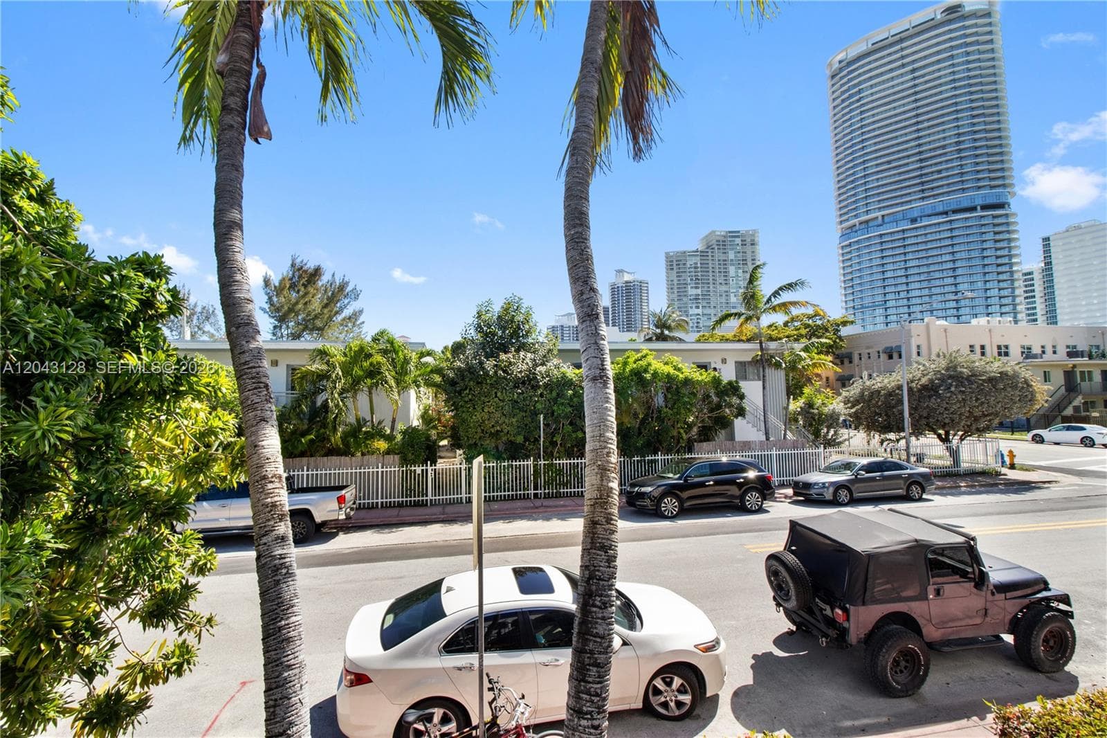A12043128 — Miami Beach — 11
