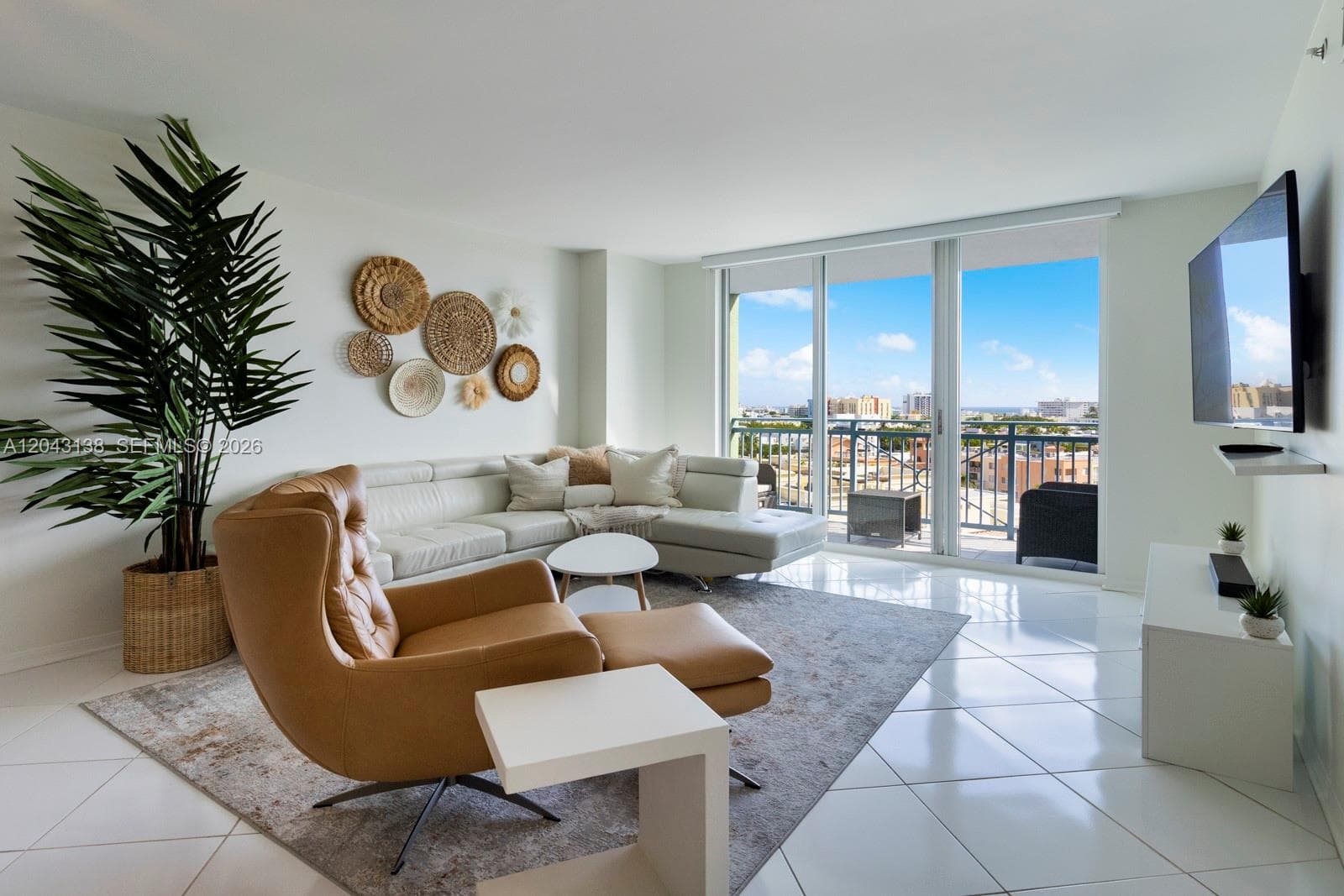 A12043138 — Miami Beach