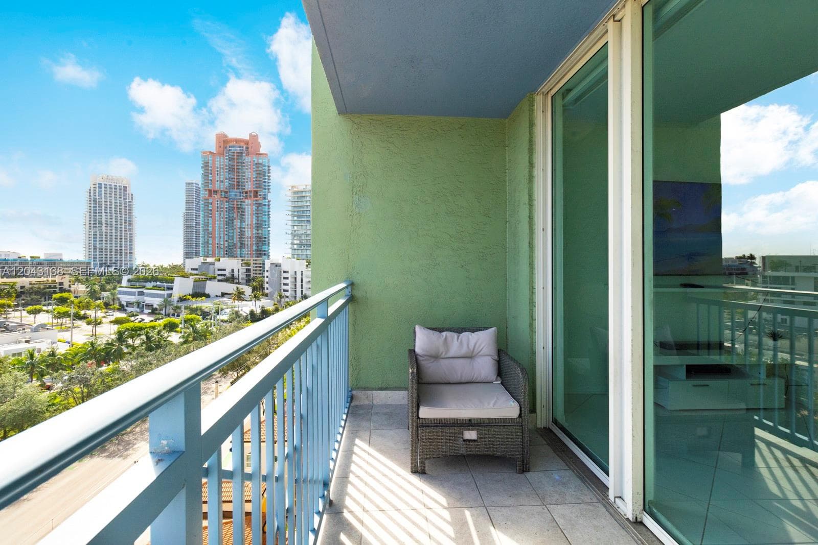 A12043138 — Miami Beach — 9