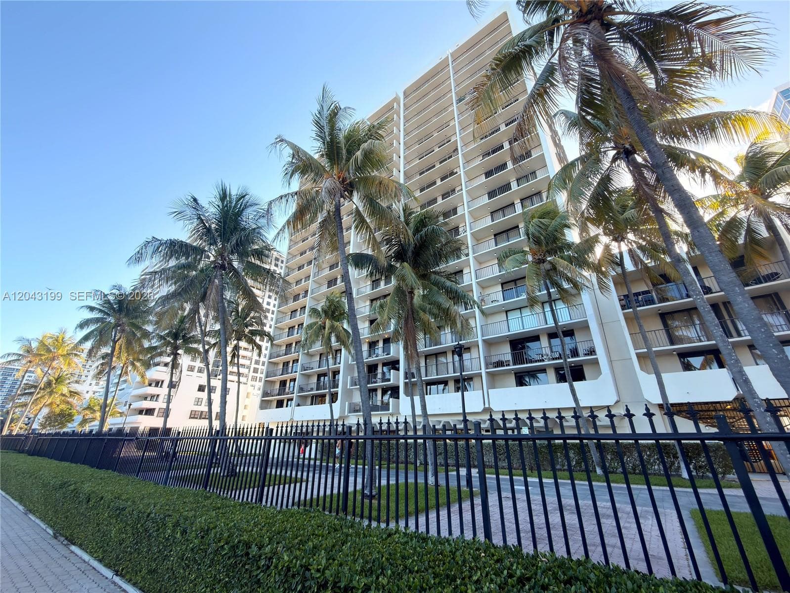 A12043199 — Miami Beach — 2