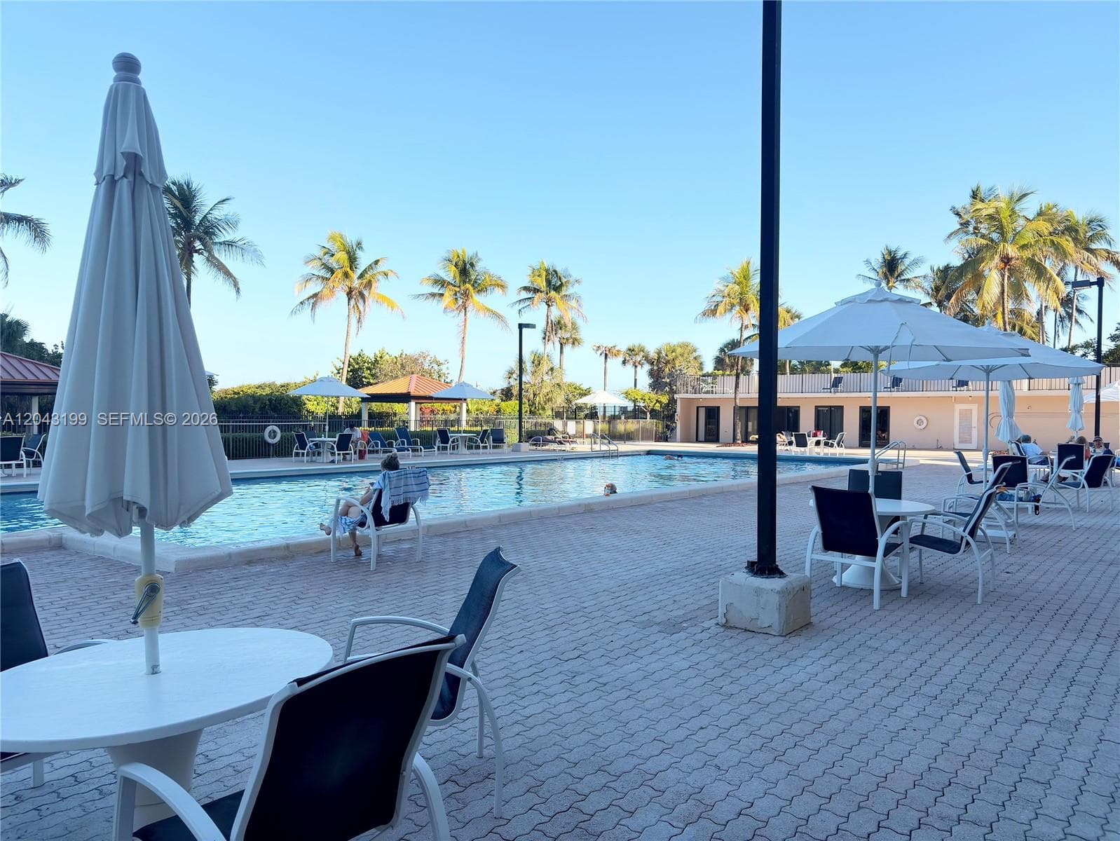 A12043199 — Miami Beach — 6