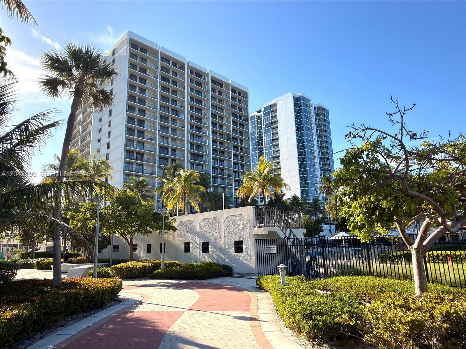 A12043199 — Miami Beach