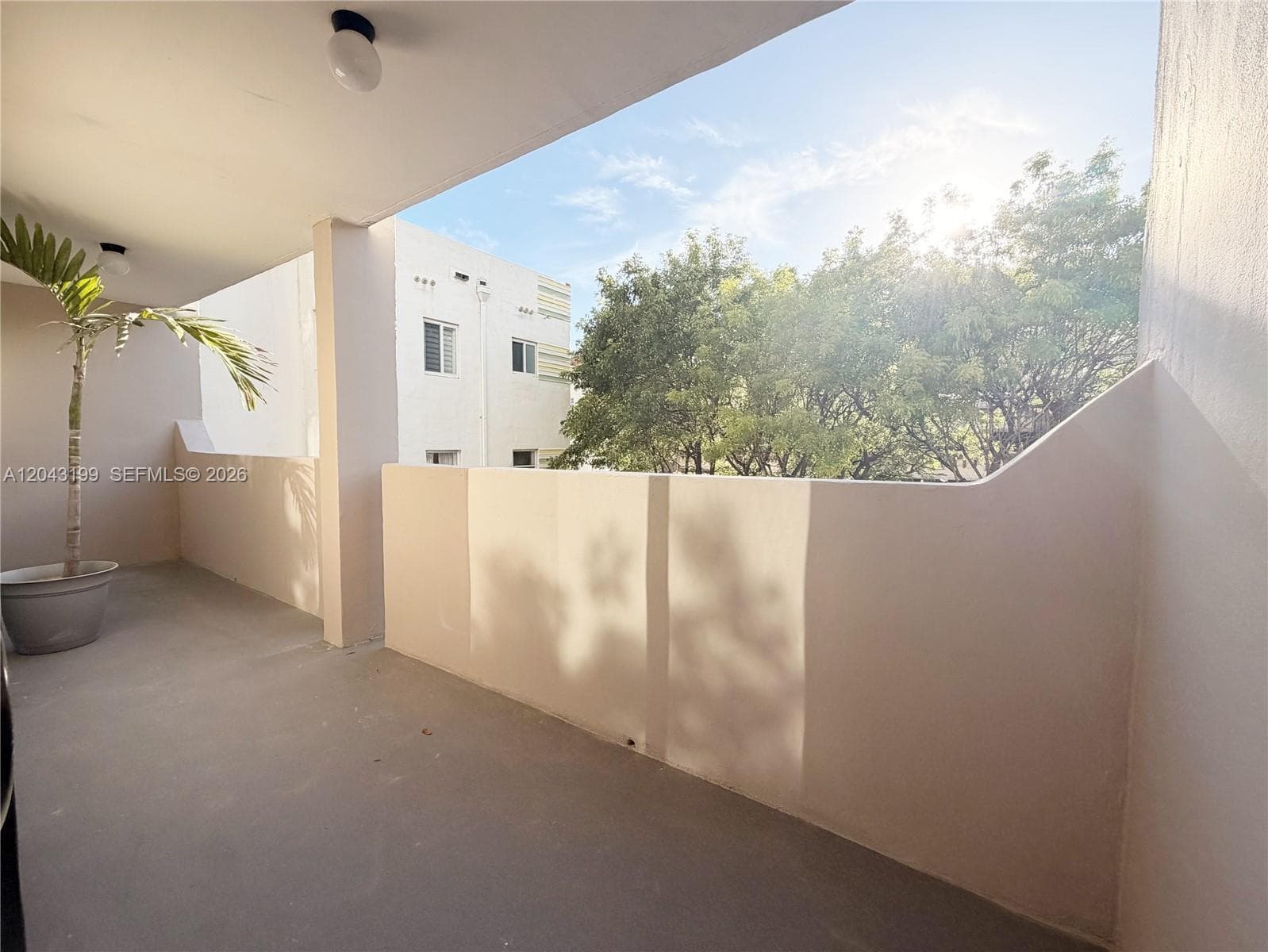 A12043199 — Miami Beach — 24