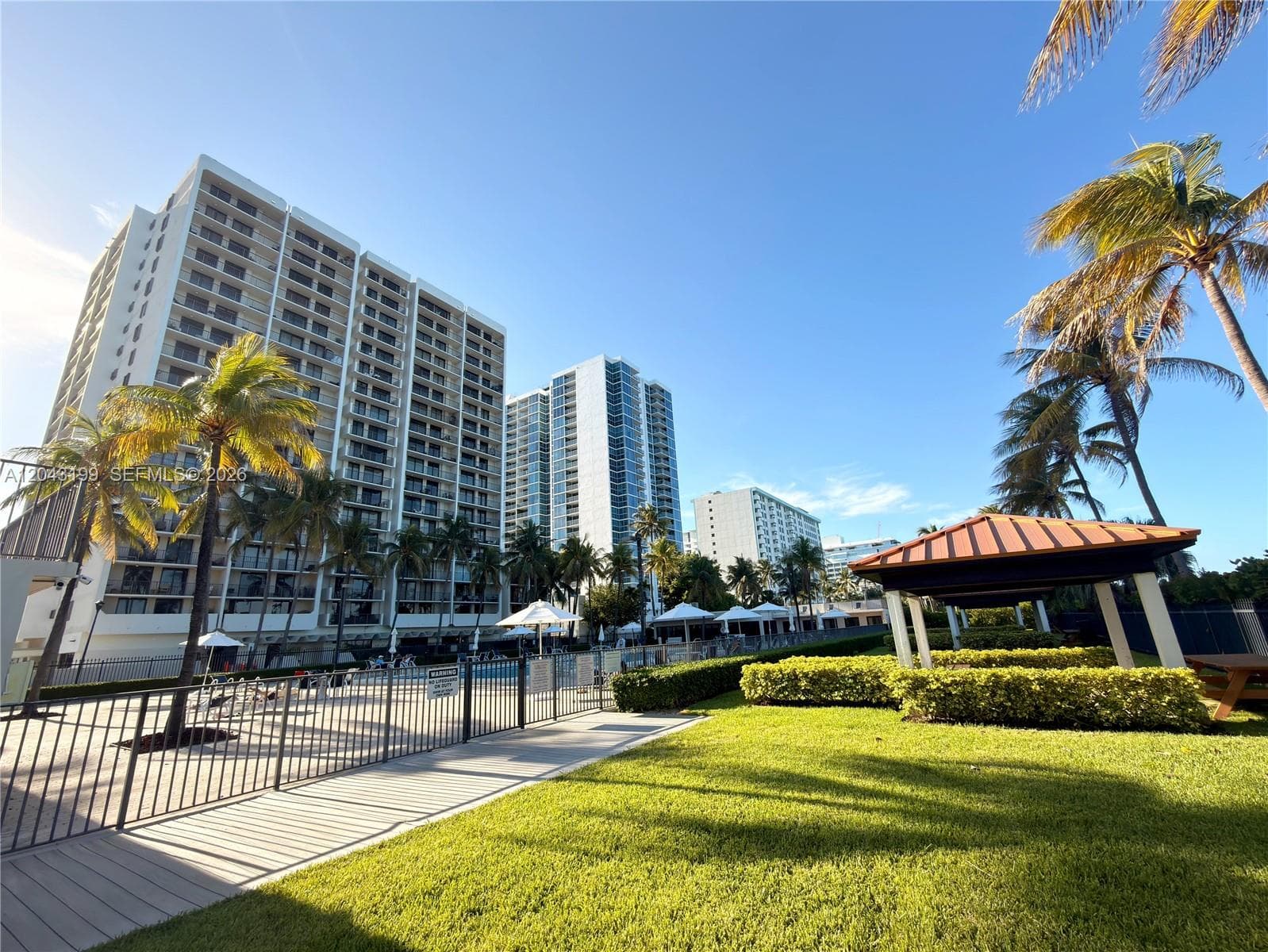 A12043199 — Miami Beach — 33