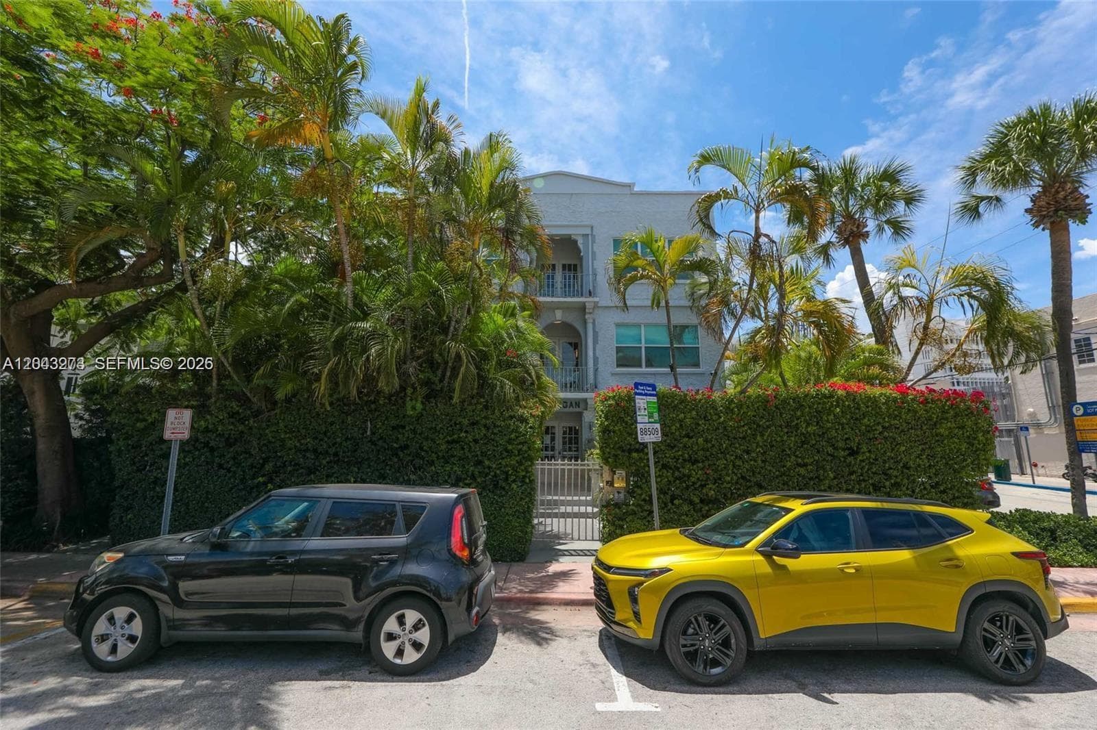 A12043273 — Miami Beach
