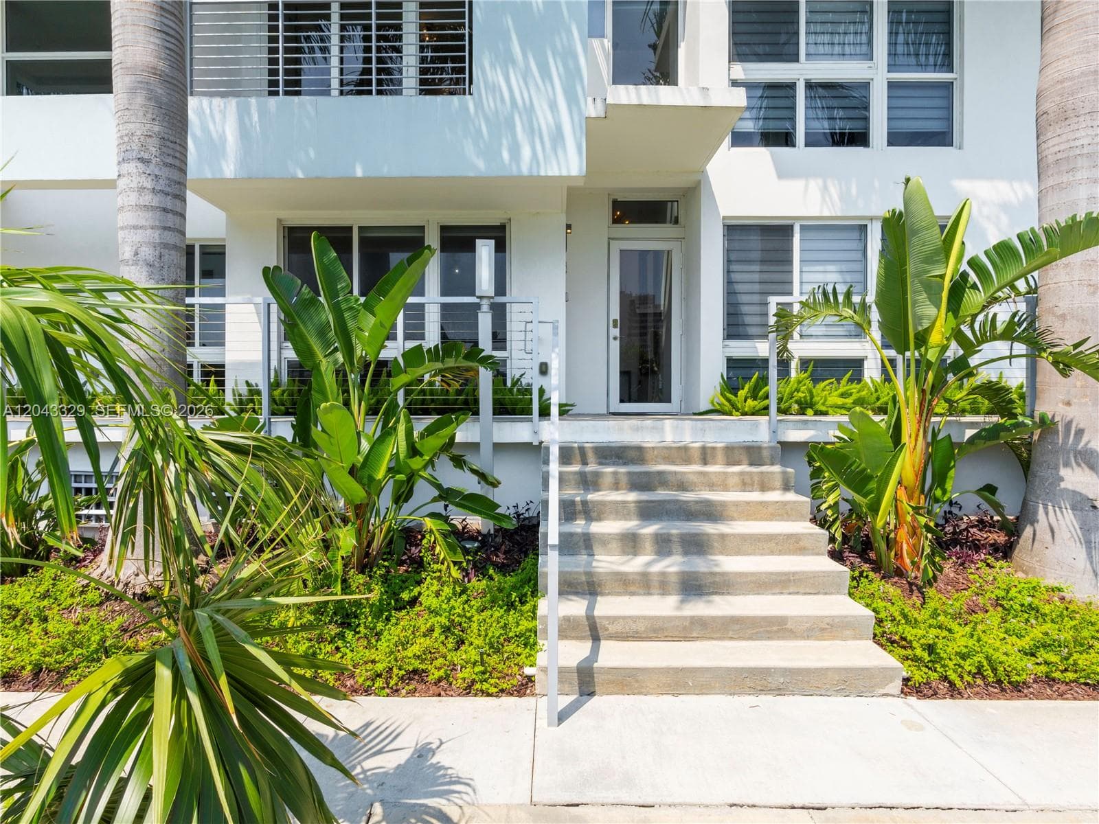 A12043329 — Miami Beach