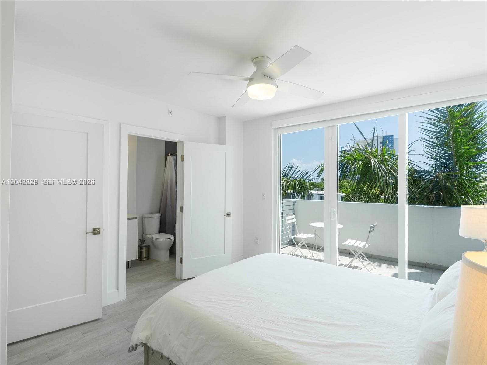 A12043329 — Miami Beach — 20