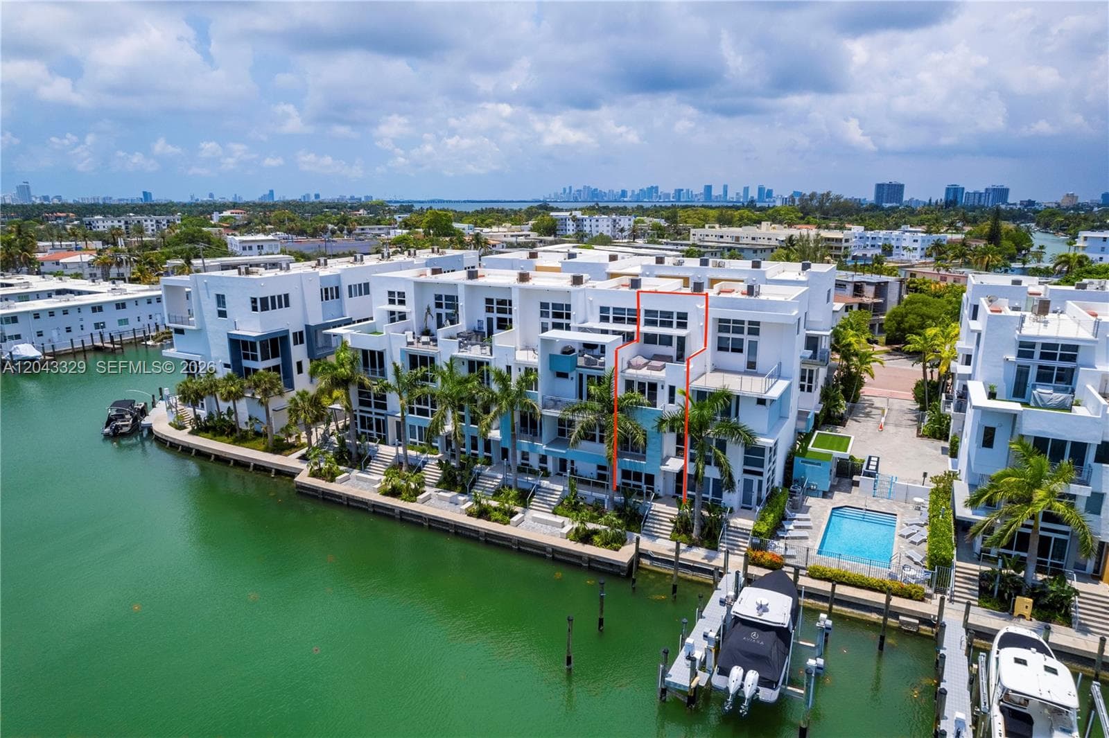 A12043329 — Miami Beach — 30