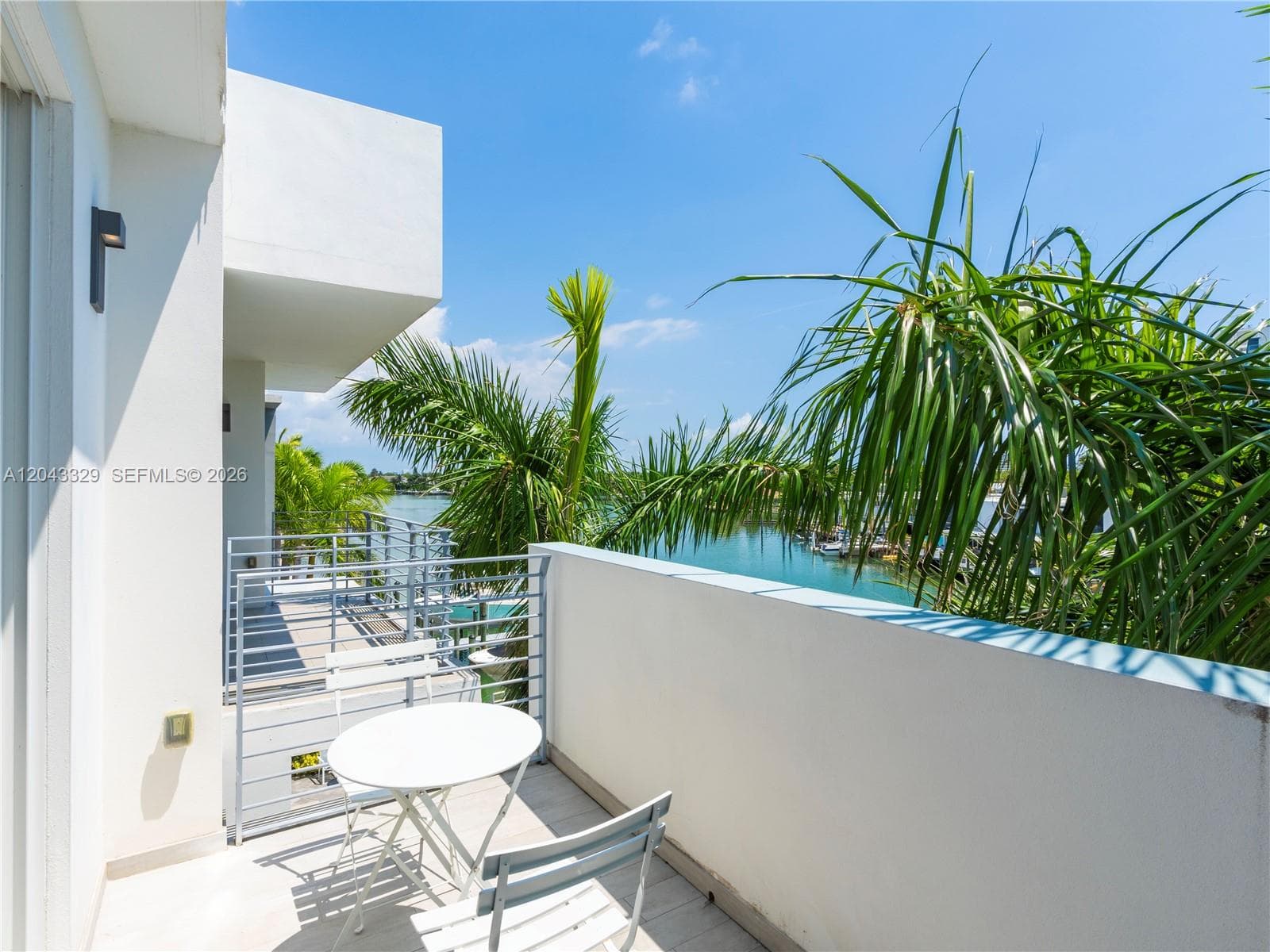 A12043329 — Miami Beach — 18