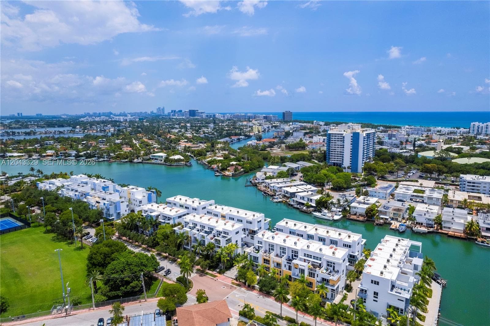 A12043329 — Miami Beach — 29