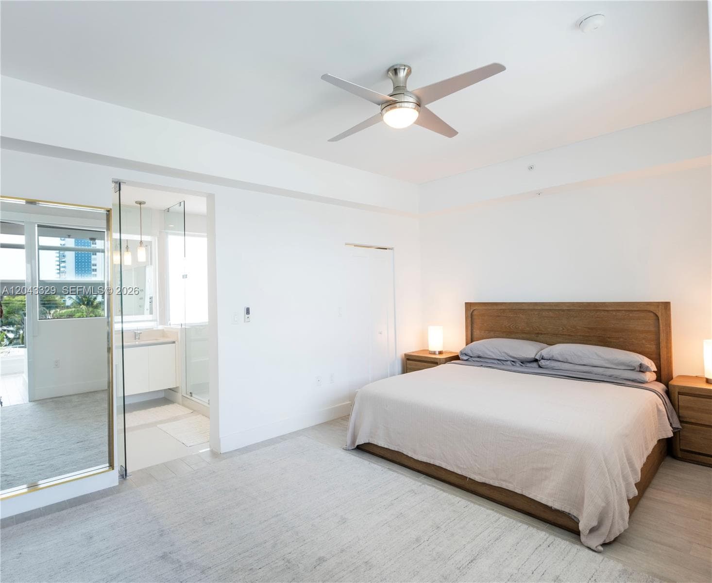 A12043329 — Miami Beach — 25