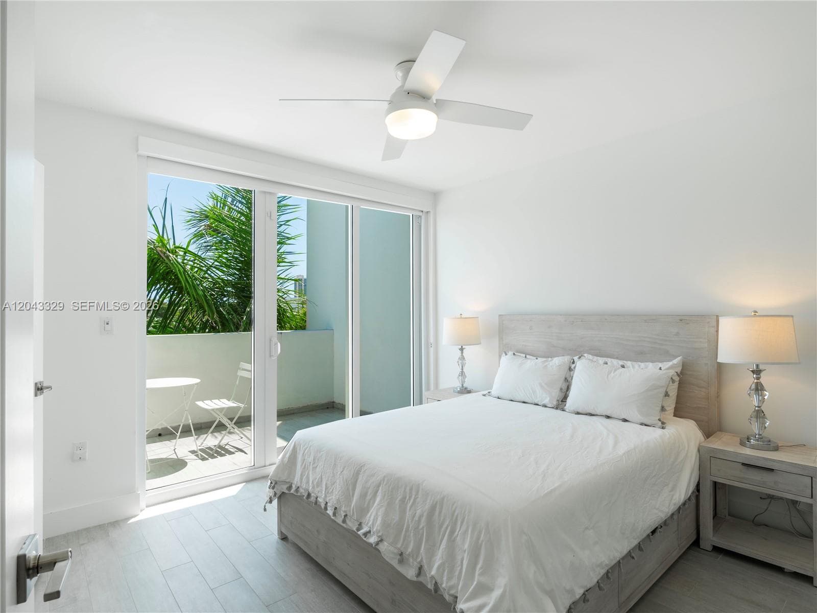 A12043329 — Miami Beach — 21