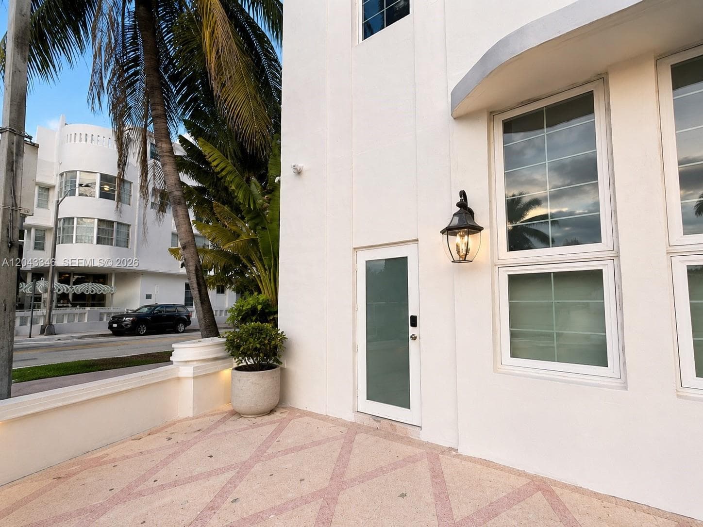A12043346 — Miami Beach — 2