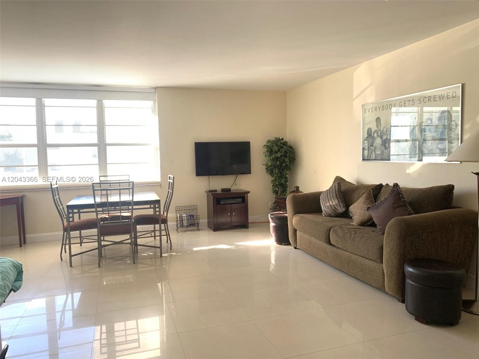 A12043366 — Miami Beach
