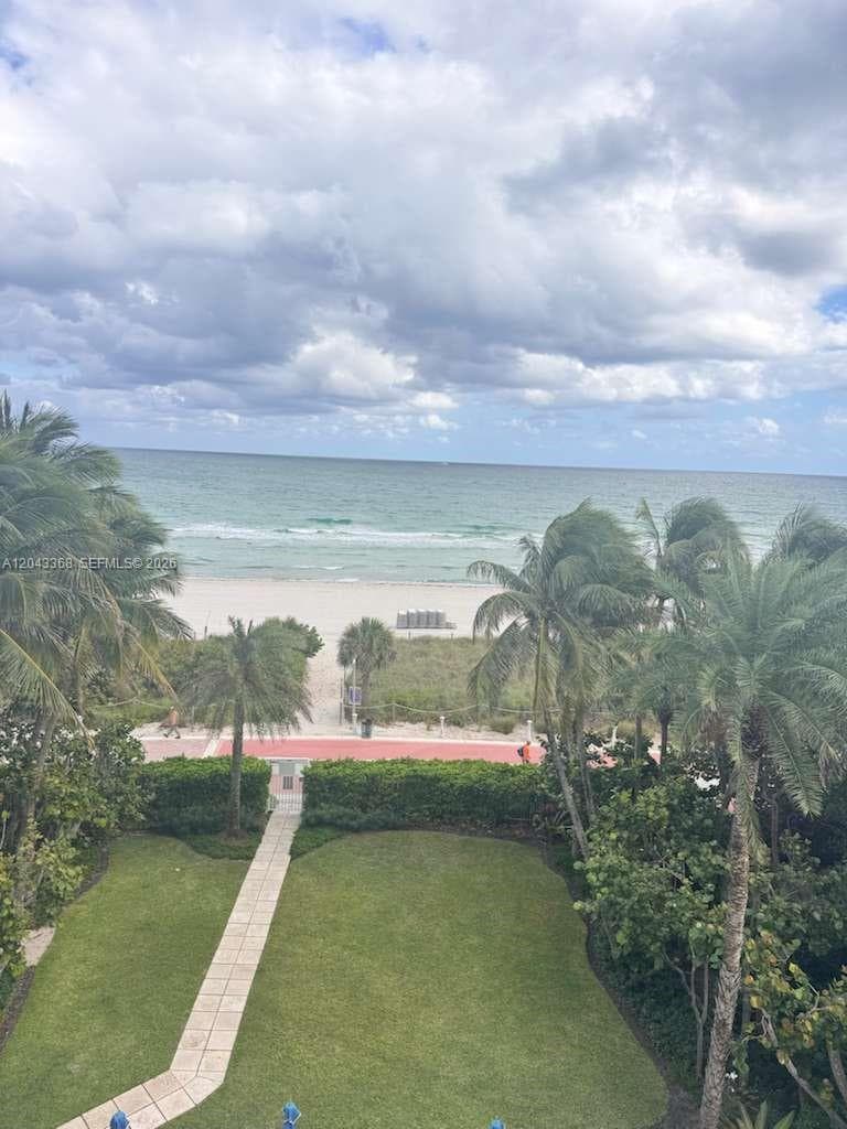 A12043368 — Miami Beach — 33
