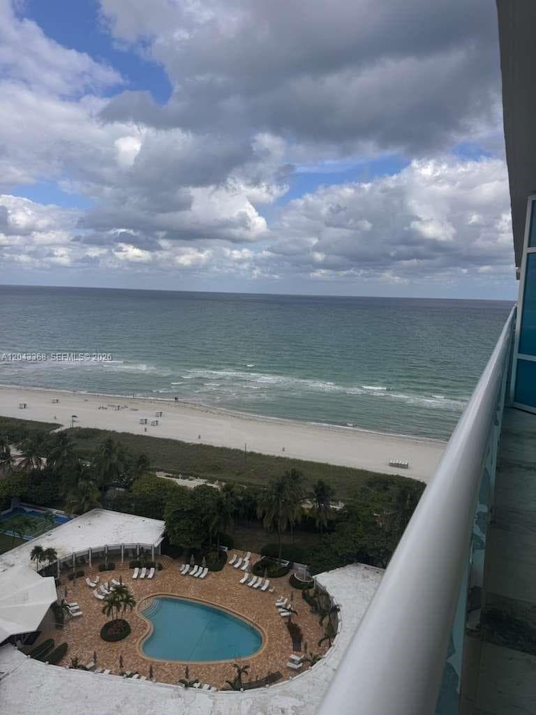 A12043368 — Miami Beach — 14