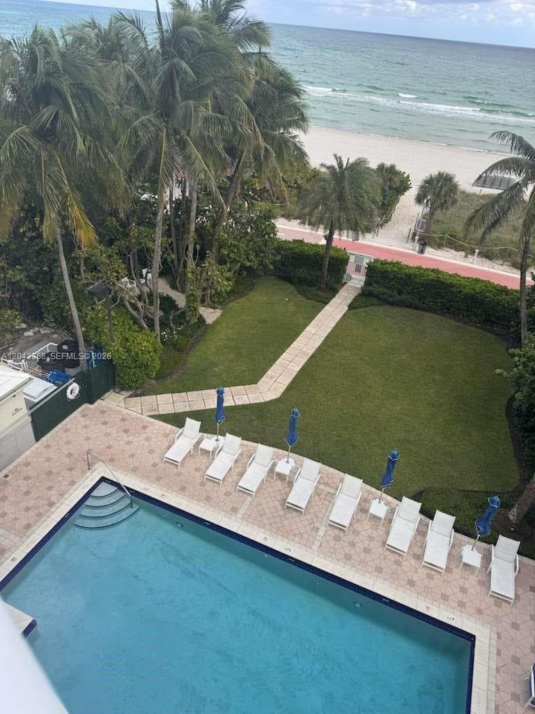 A12043368 — Miami Beach — 37
