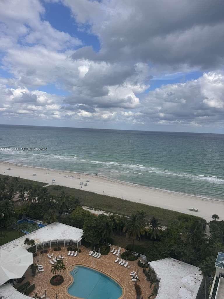 A12043368 — Miami Beach — 15
