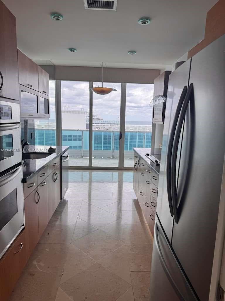 A12043368 — Miami Beach — 8