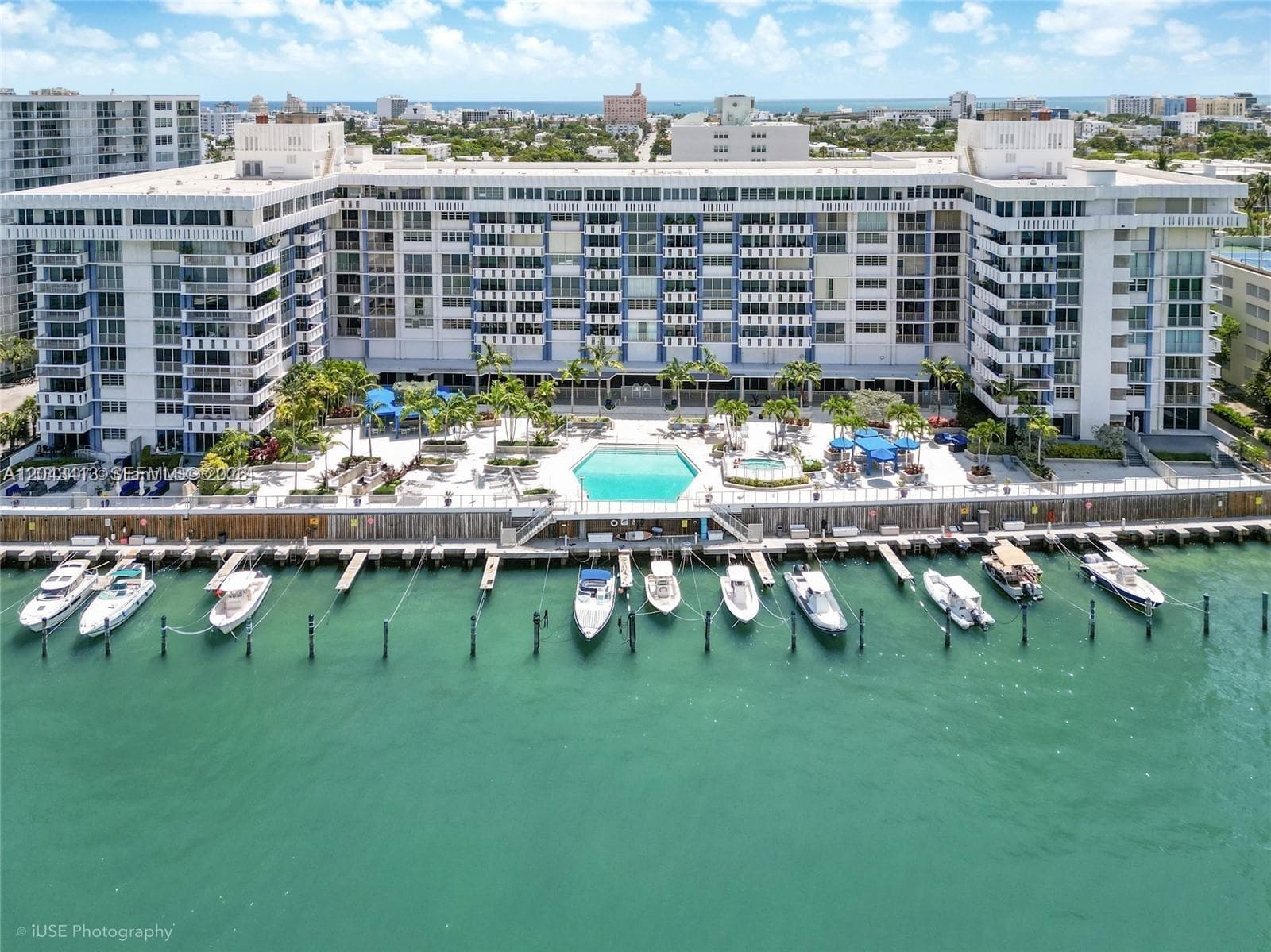 A12043413 — Miami Beach