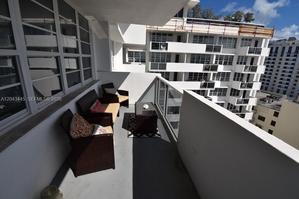 A12043445 — Miami Beach — 2
