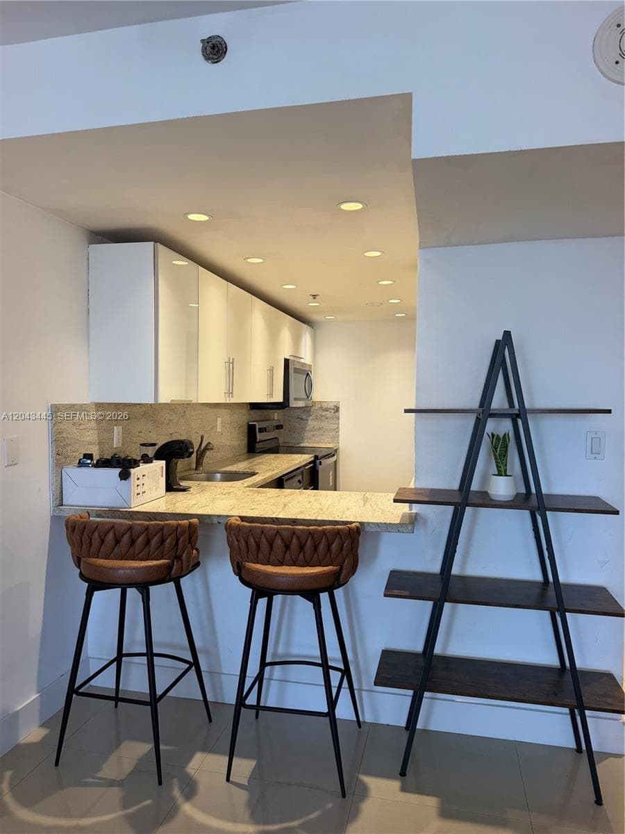 A12043445 — Miami Beach — 11