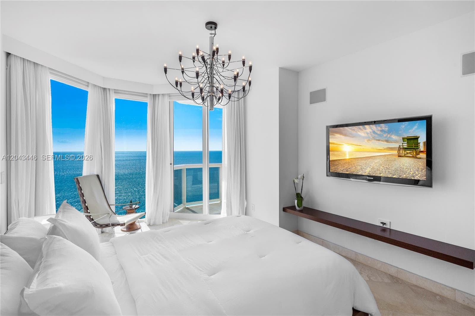 A12043446 — Miami Beach — 27