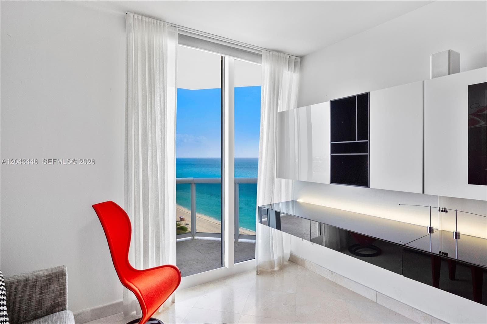 A12043446 — Miami Beach — 15