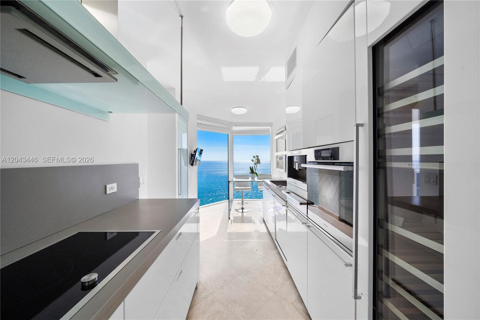 A12043446 — Miami Beach — 25