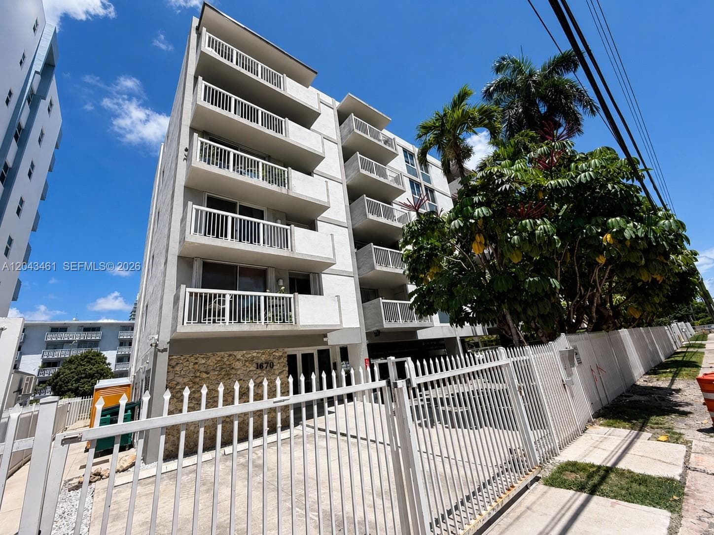 A12043461 — Miami Beach — 9