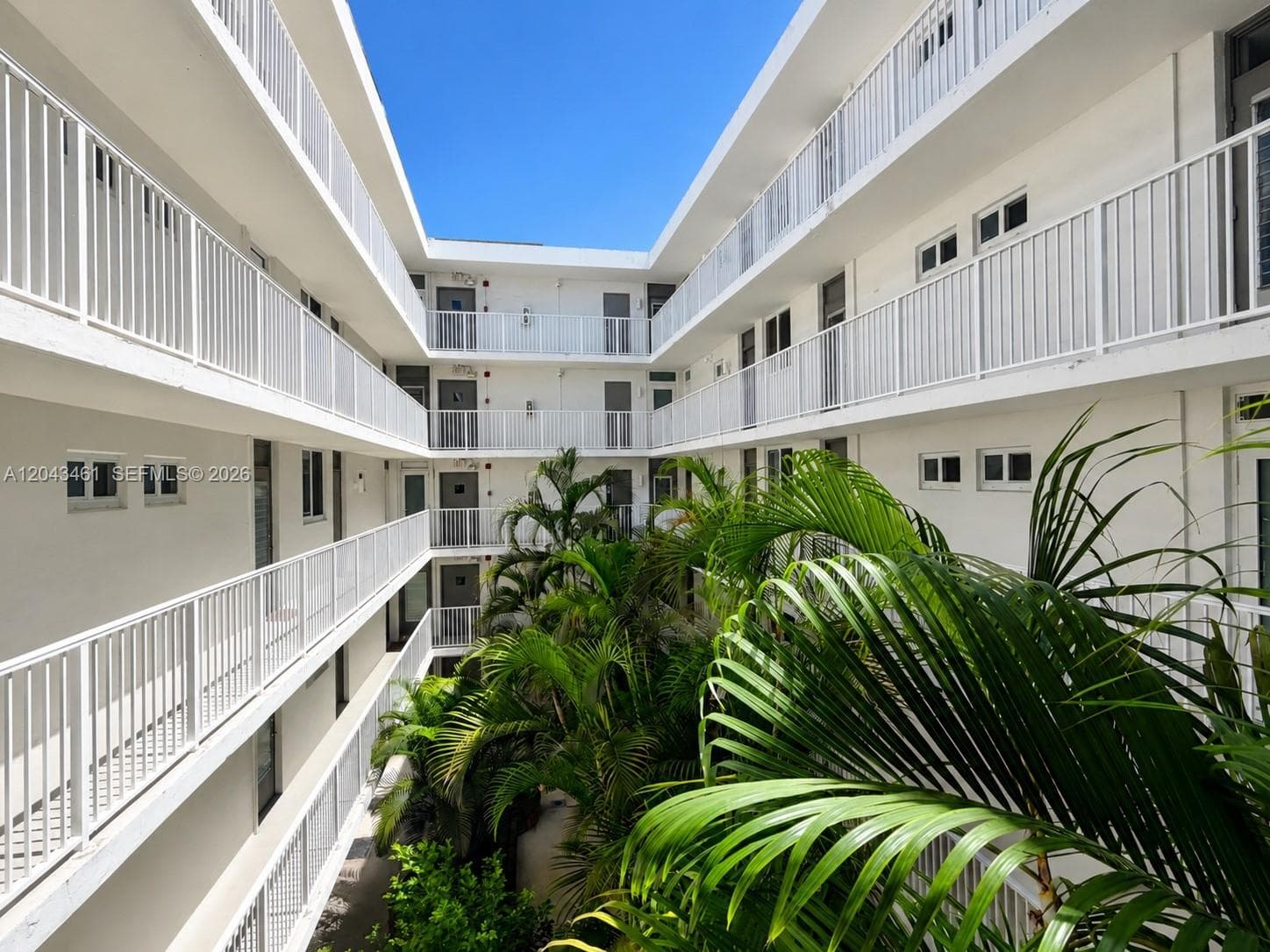 A12043461 — Miami Beach — 8