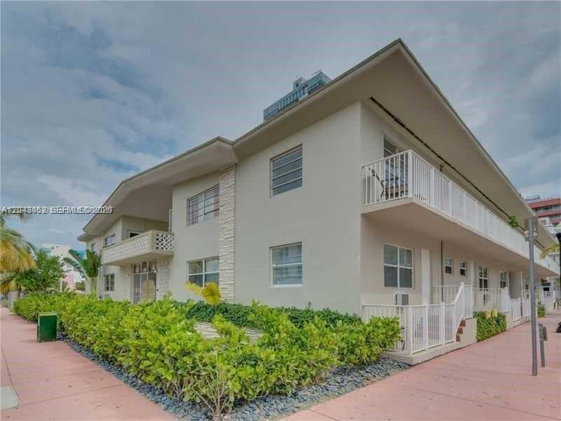 A12043462 — Miami Beach