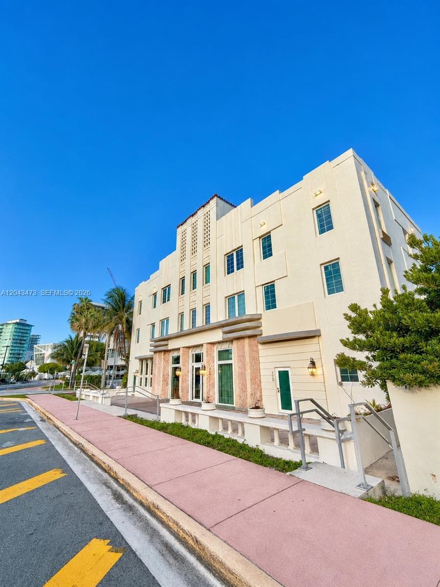 A12043473 — Miami Beach