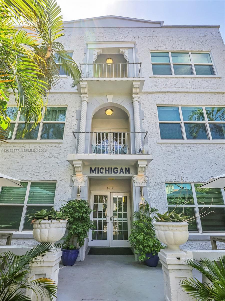 A12043477 — Miami Beach — 13