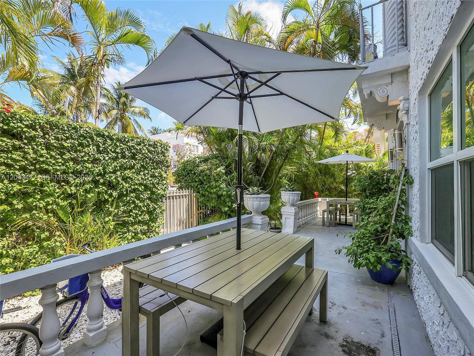 A12043477 — Miami Beach — 15