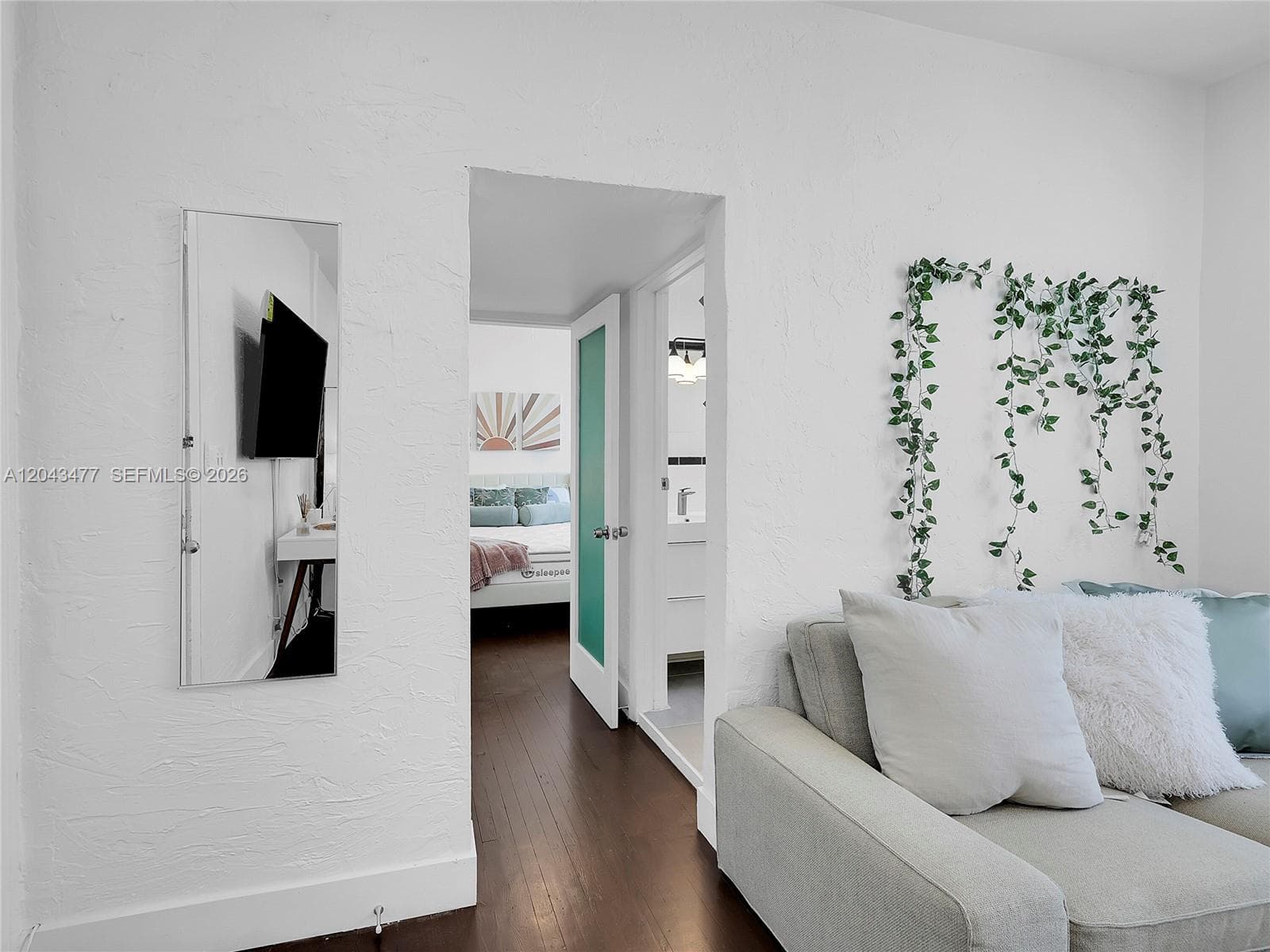 A12043477 — Miami Beach — 4