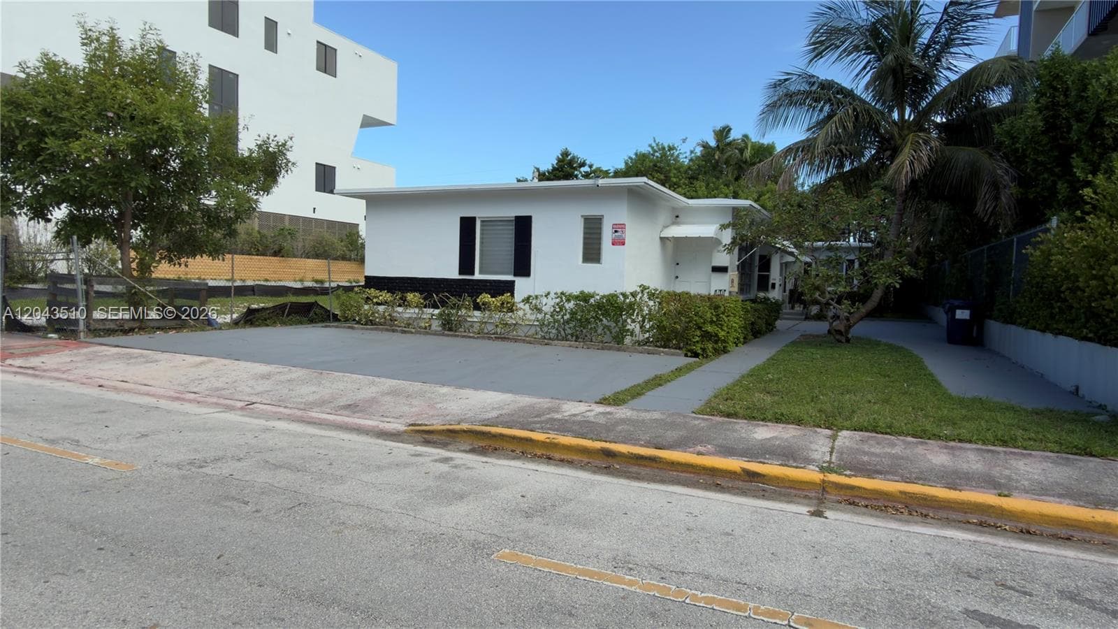 A12043510 — Miami Beach — 3