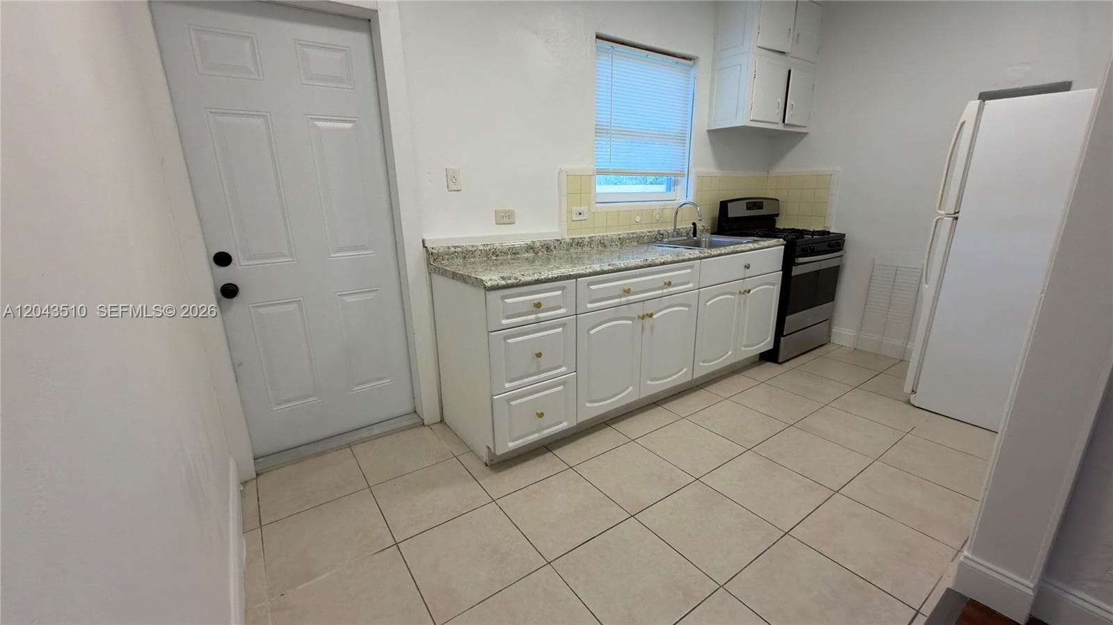A12043510 — Miami Beach — 9