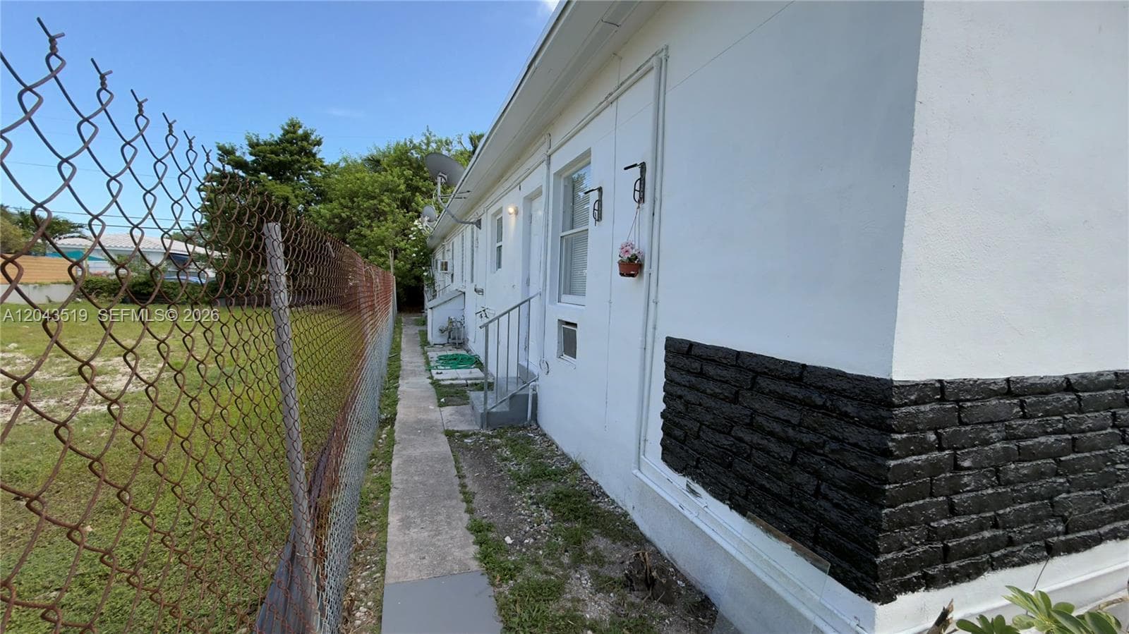 A12043519 — Miami Beach — 25