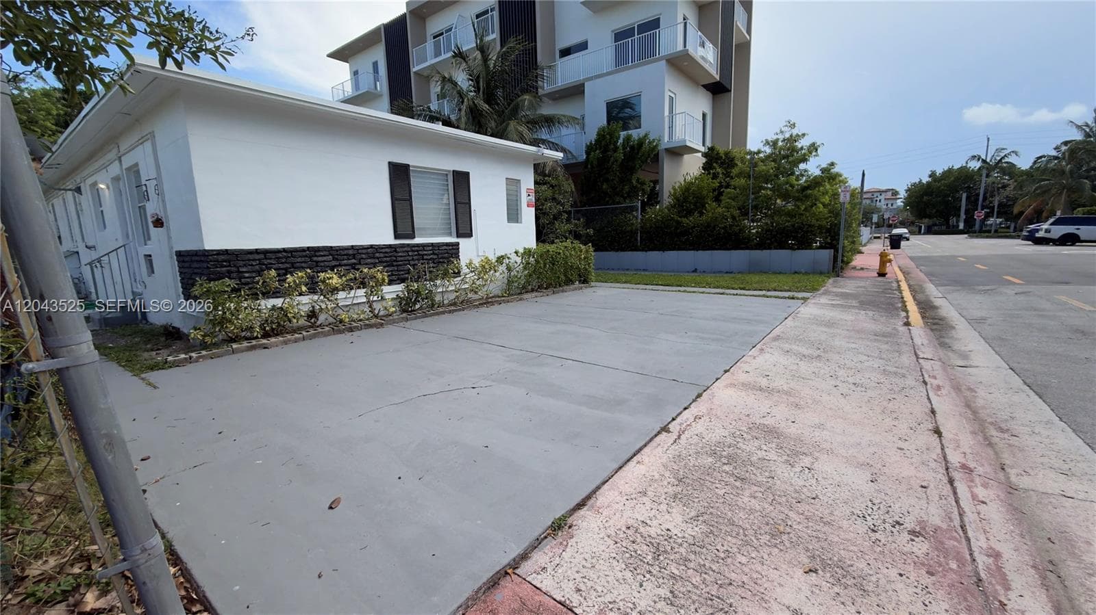 A12043525 — Miami Beach — 22