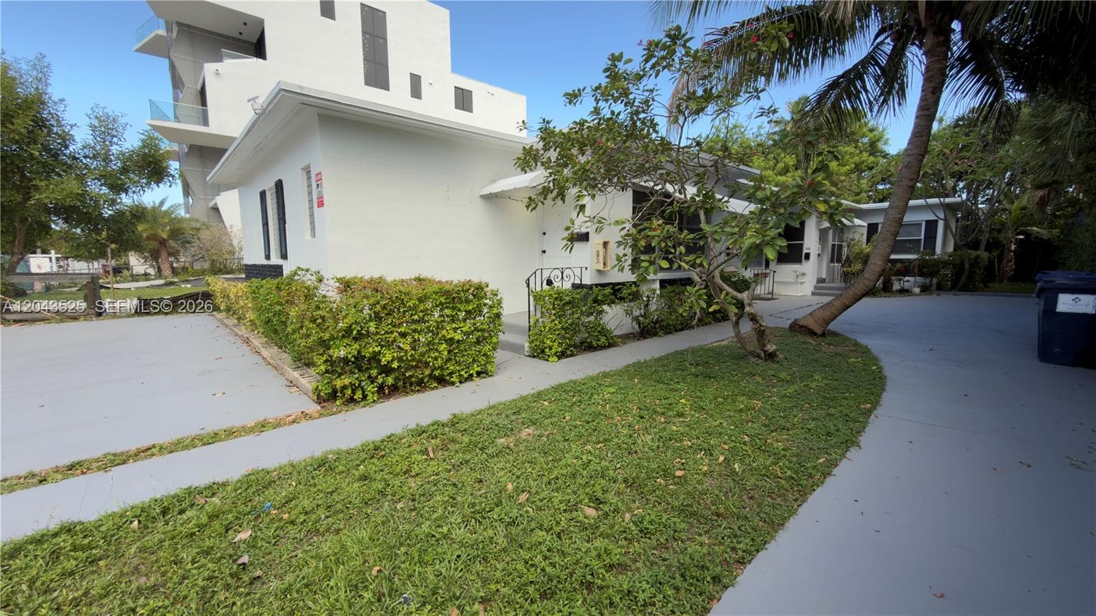 A12043525 — Miami Beach — 20