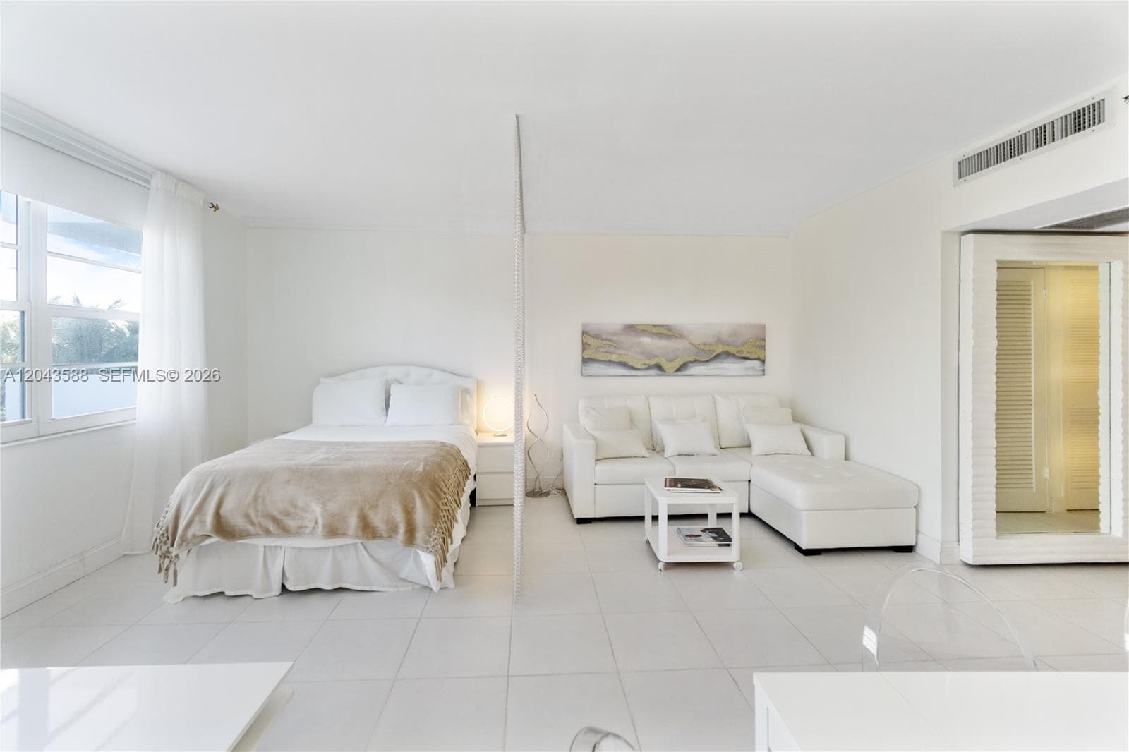 A12043588 — Miami Beach — 2