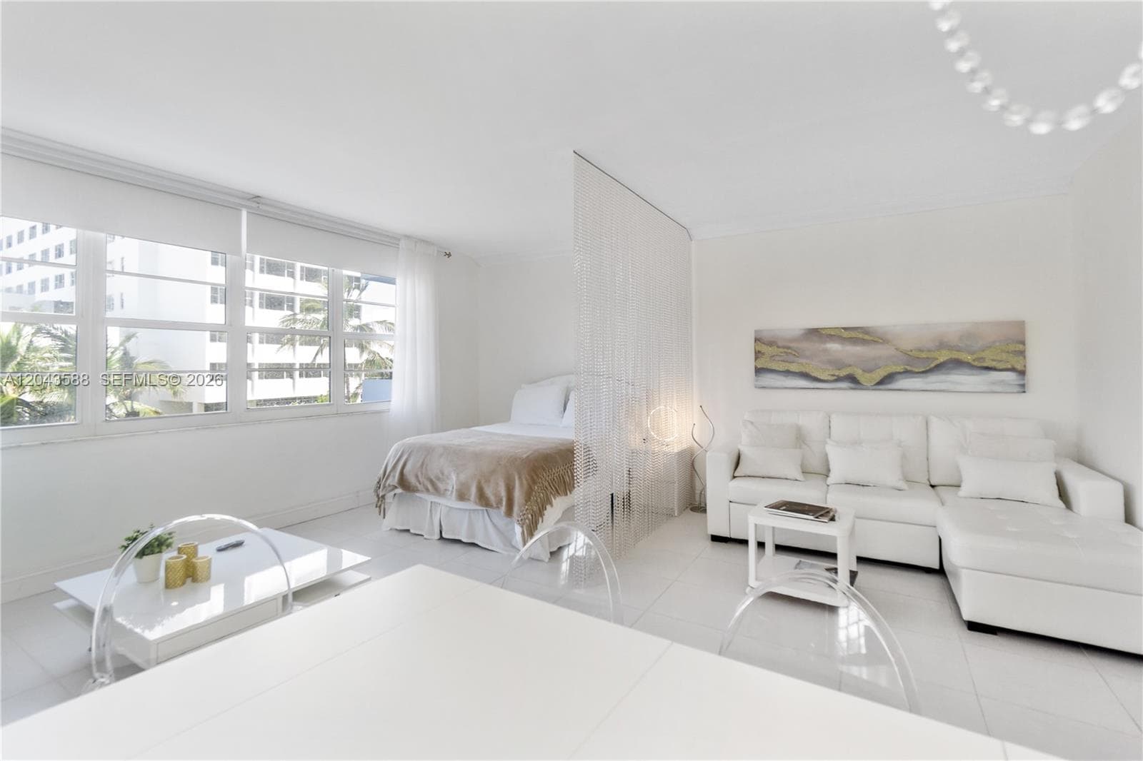 A12043588 — Miami Beach