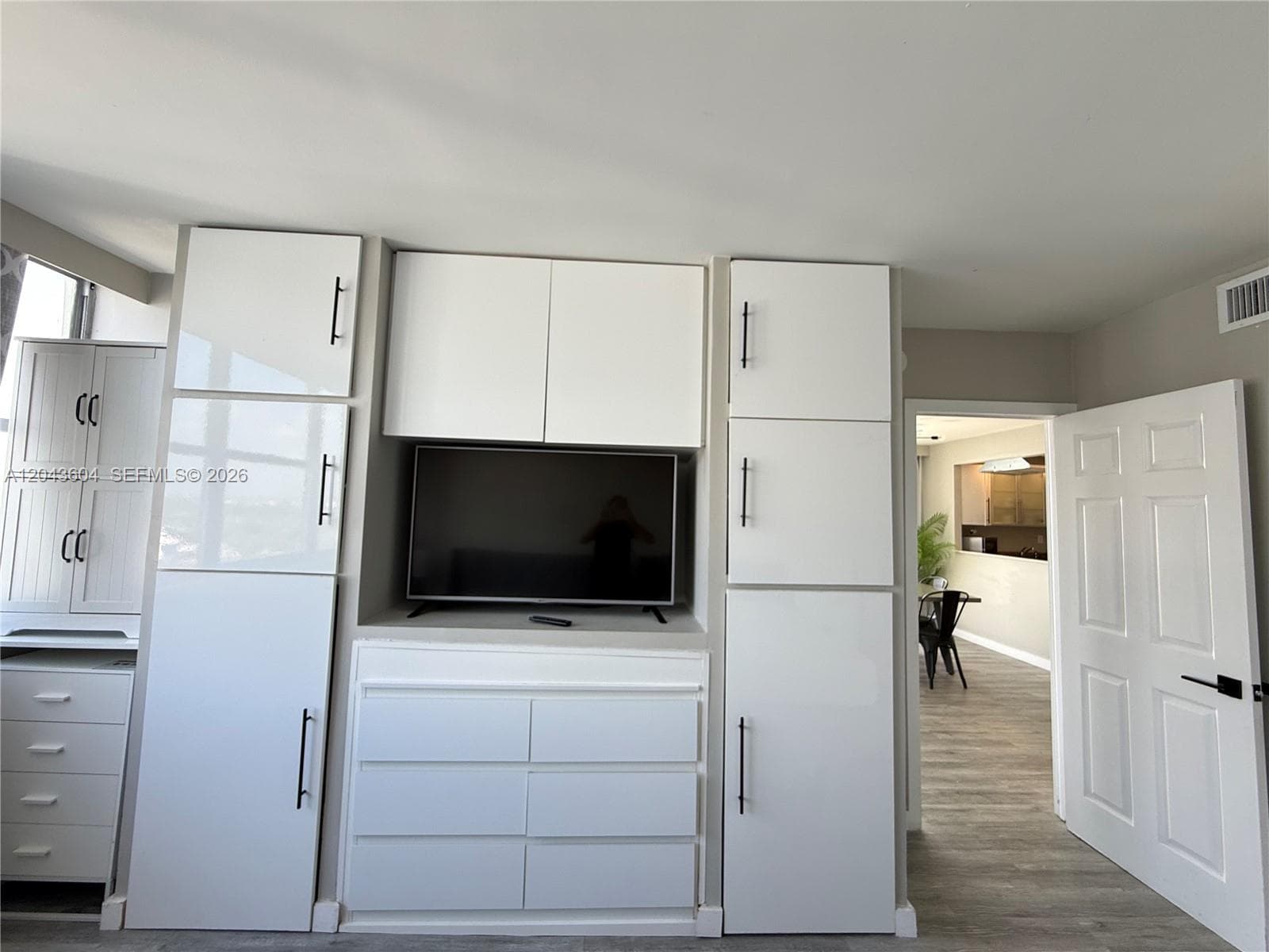 A12043604 — Miami Beach — 9