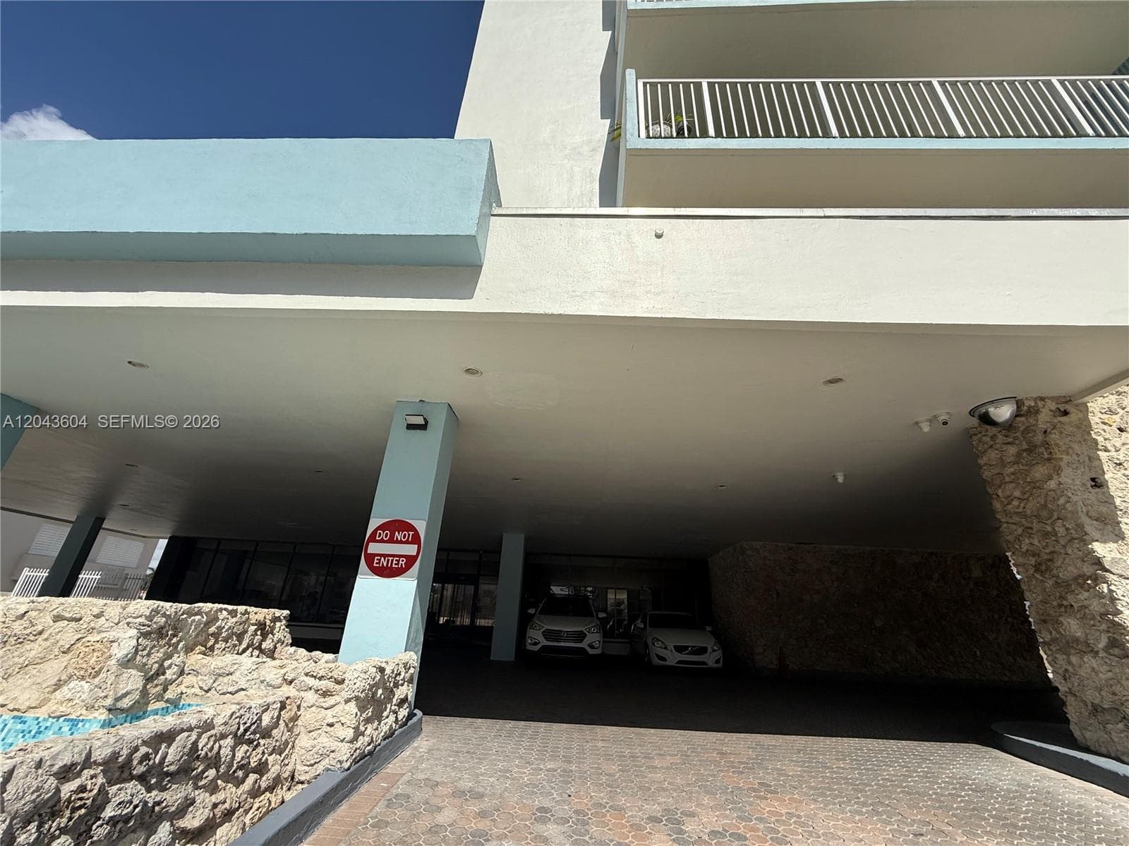 A12043604 — Miami Beach — 19