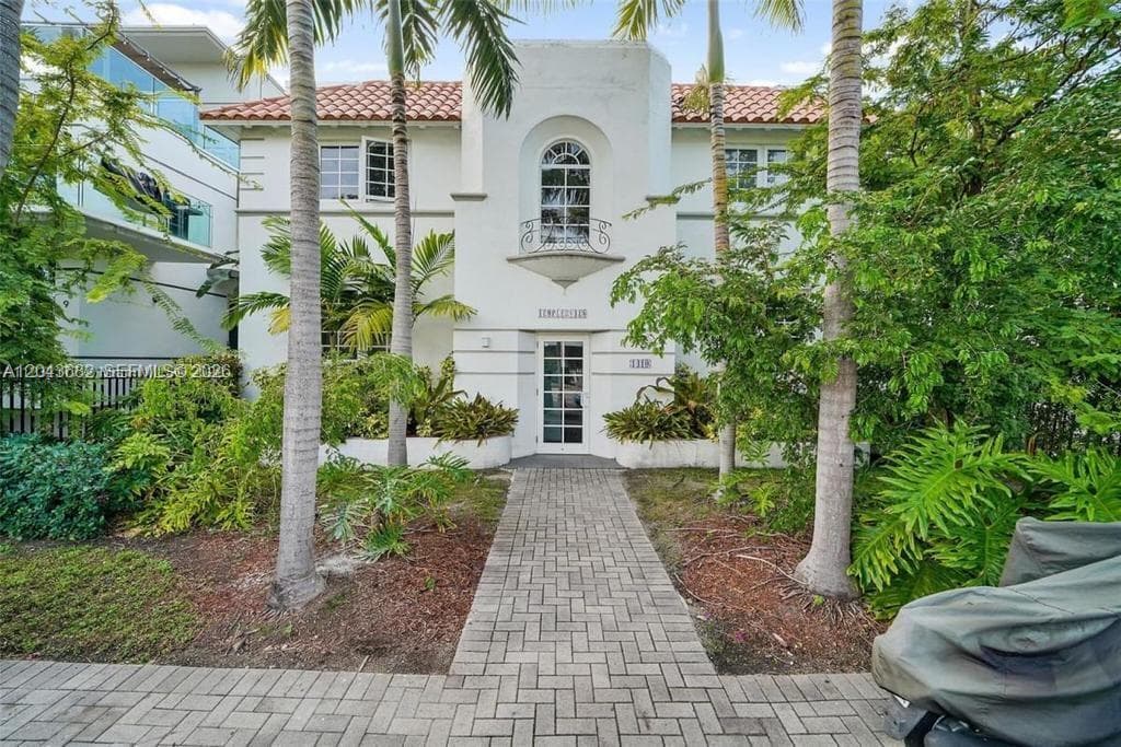 A12043682 — Miami Beach