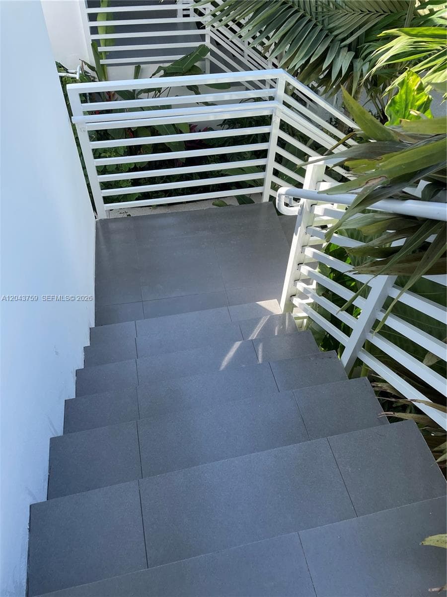 A12043759 — Miami Beach — 104