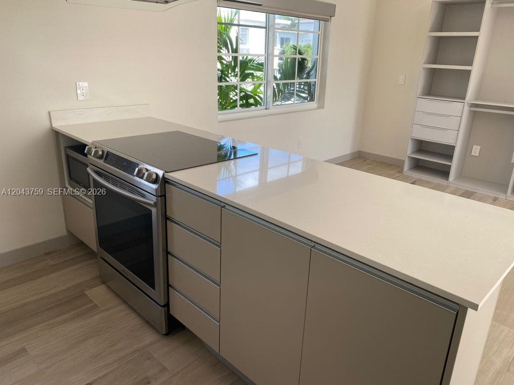A12043759 — Miami Beach — 46
