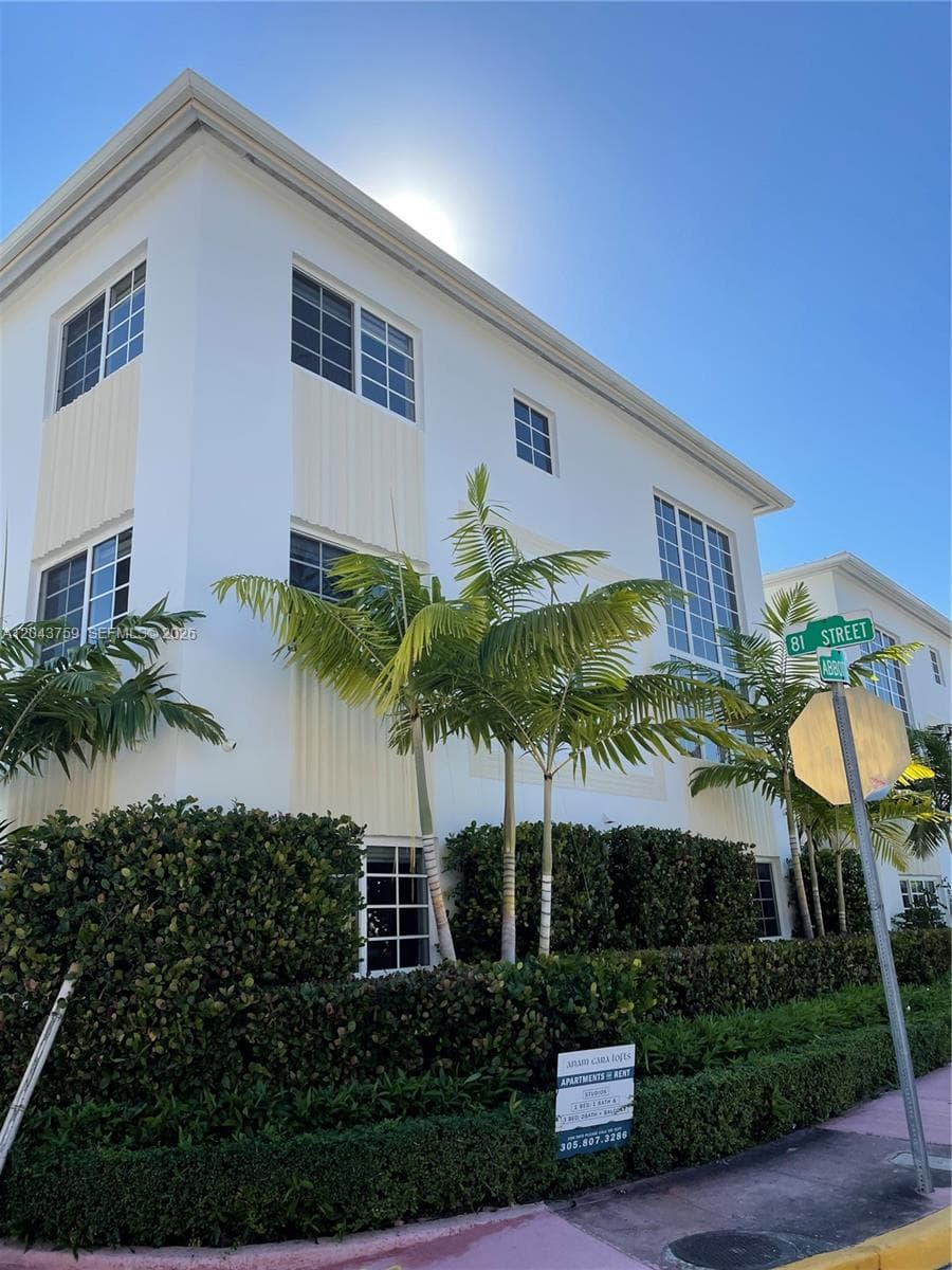 A12043759 — Miami Beach — 111