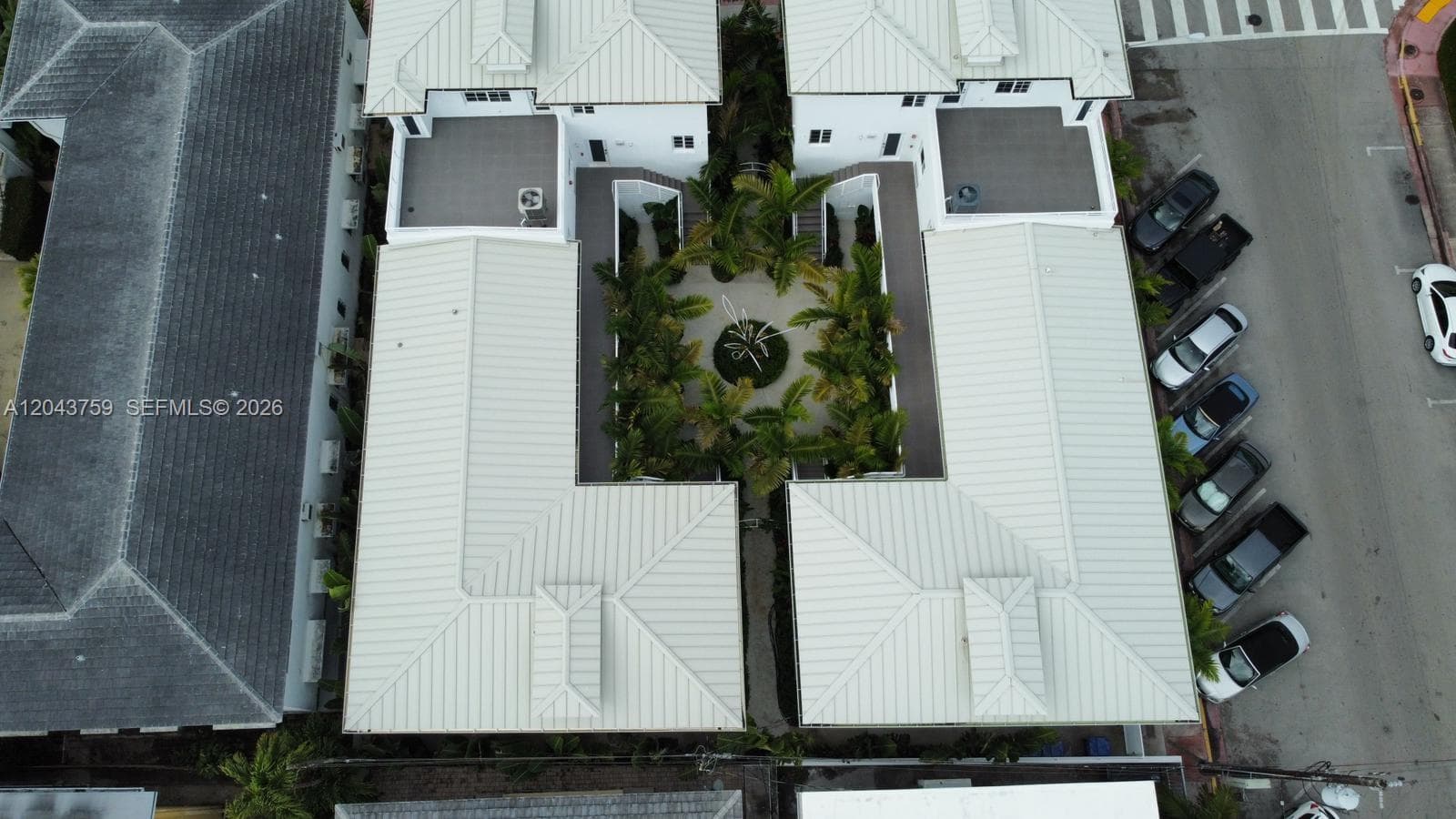 A12043759 — Miami Beach — 66